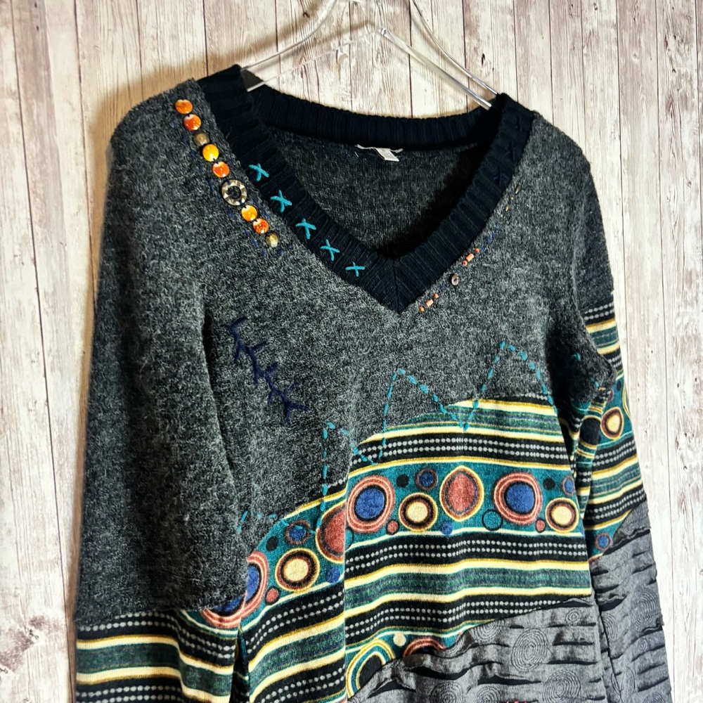 Linea Domani Gray Contrast Beaded V-Neck Tunic Sweater Art-to-Wear - Picture 2 of 8